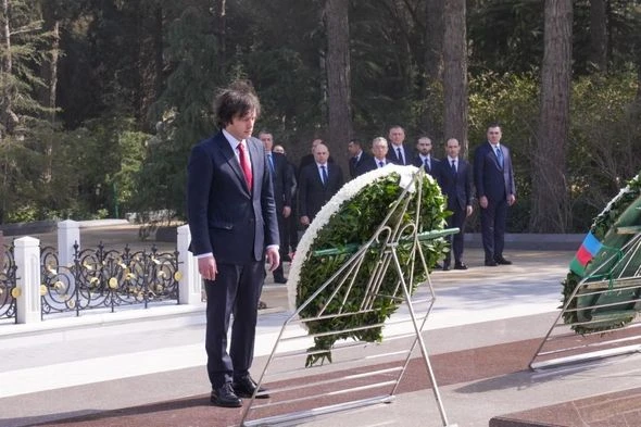 Gürcüstanın Baş naziri İrakli Kobaxidze Şəhidlər xiyabanını ziyarət edib - YENİLƏNİB + FOTO