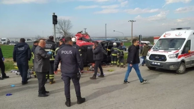 Türkiyədə TIR avtobusla toqquşdu: 5 ÖLÜ, 10 YARALI - FOTO