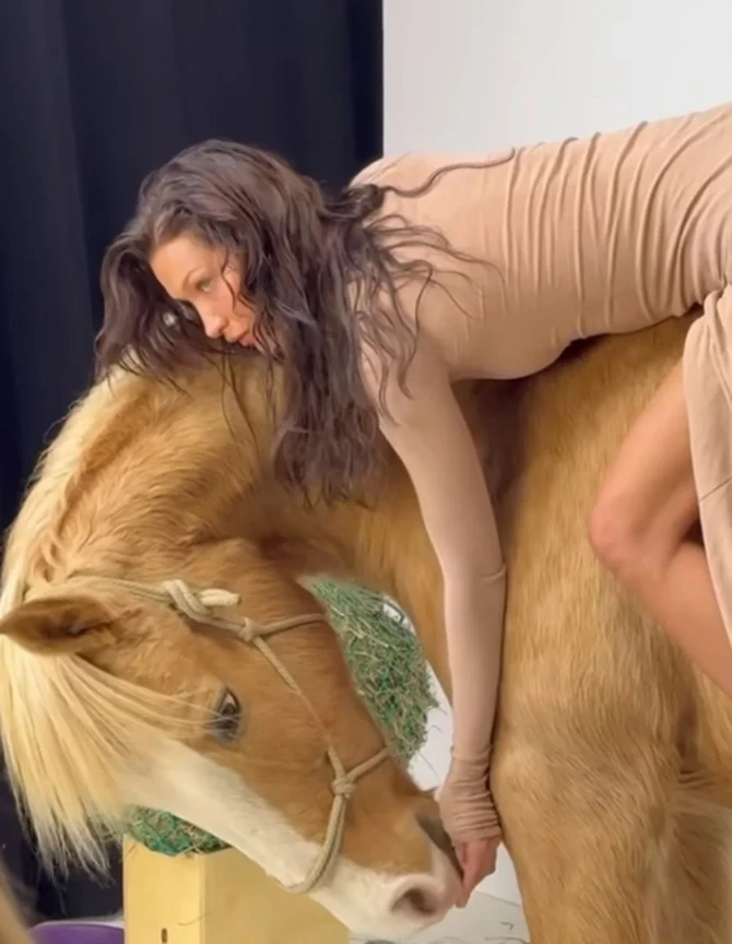 Məşhur modelin bu görüntüləri tənqid edildi - FOTO