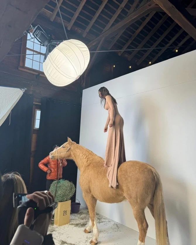 Məşhur modelin bu görüntüləri tənqid edildi - FOTO