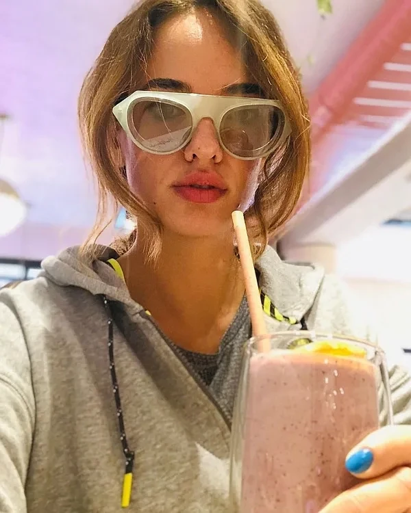 Aktrisa özəl məktəblərdə ödənişin yüksək olmasından şikayətləndi - FOTO