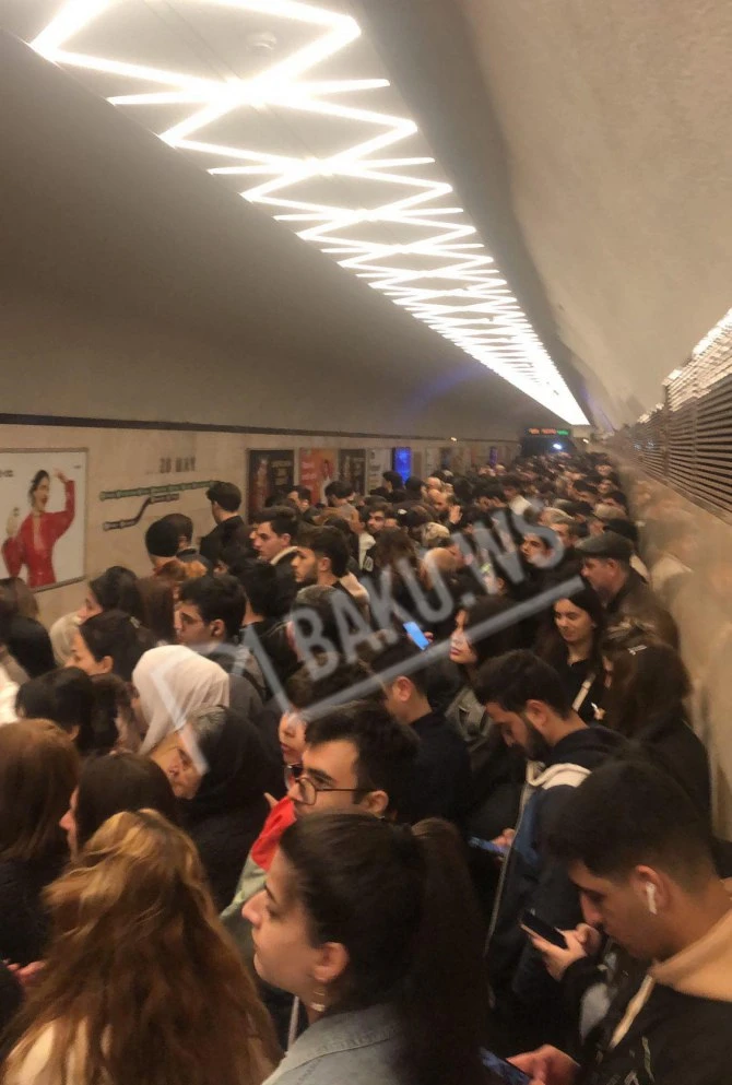 Bakı metrosunda PROBLEM - FOTO