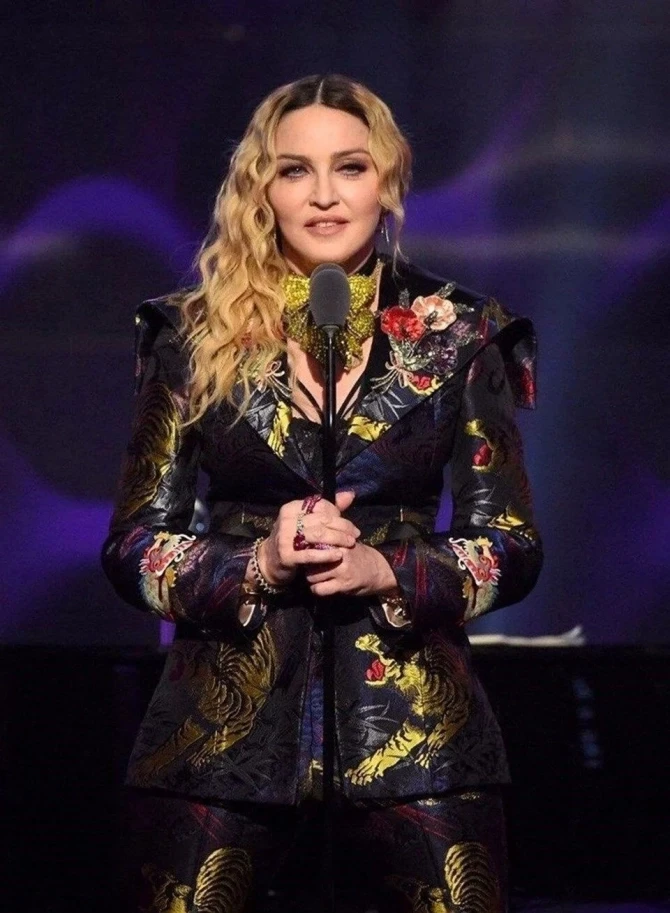 Madonna fanatlarının qaldırdığı iddianın rədd edilməsini istəyib - FOTO