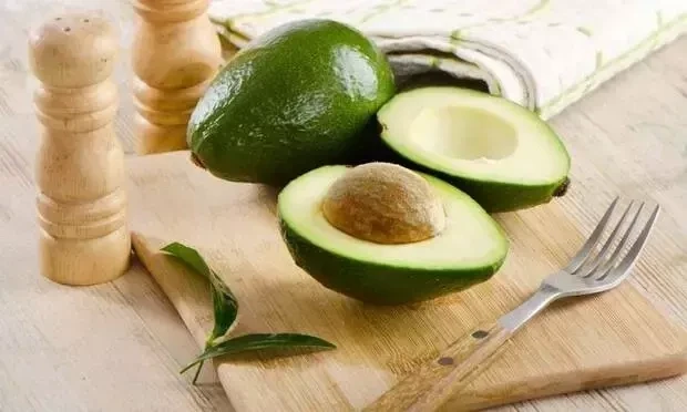 Arıqlamaq istəyənlər üçün əsas qidalar: Yumurta və avokadodan faydalanın - FOTO