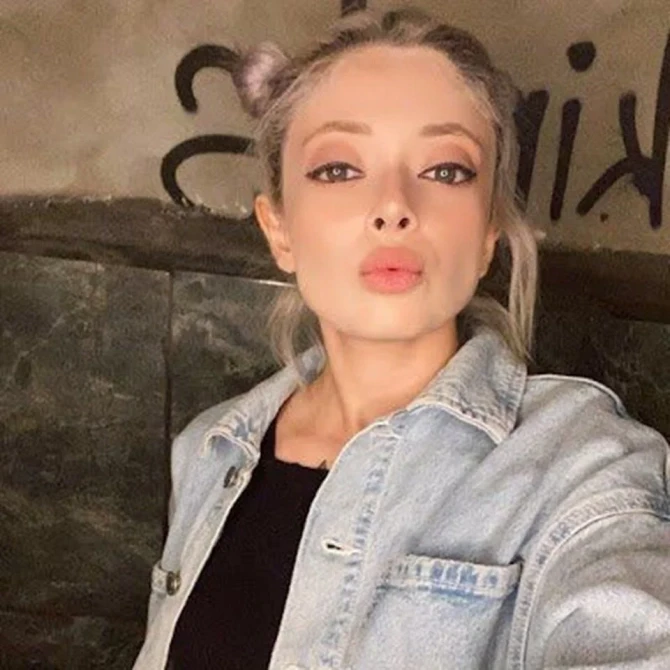 Türkiyədə 25 yaşlı qız 30-cu mərtəbədən yıxılaraq öldü - Bacısı və rəfiqəsi saxlanıldı - FOTO
