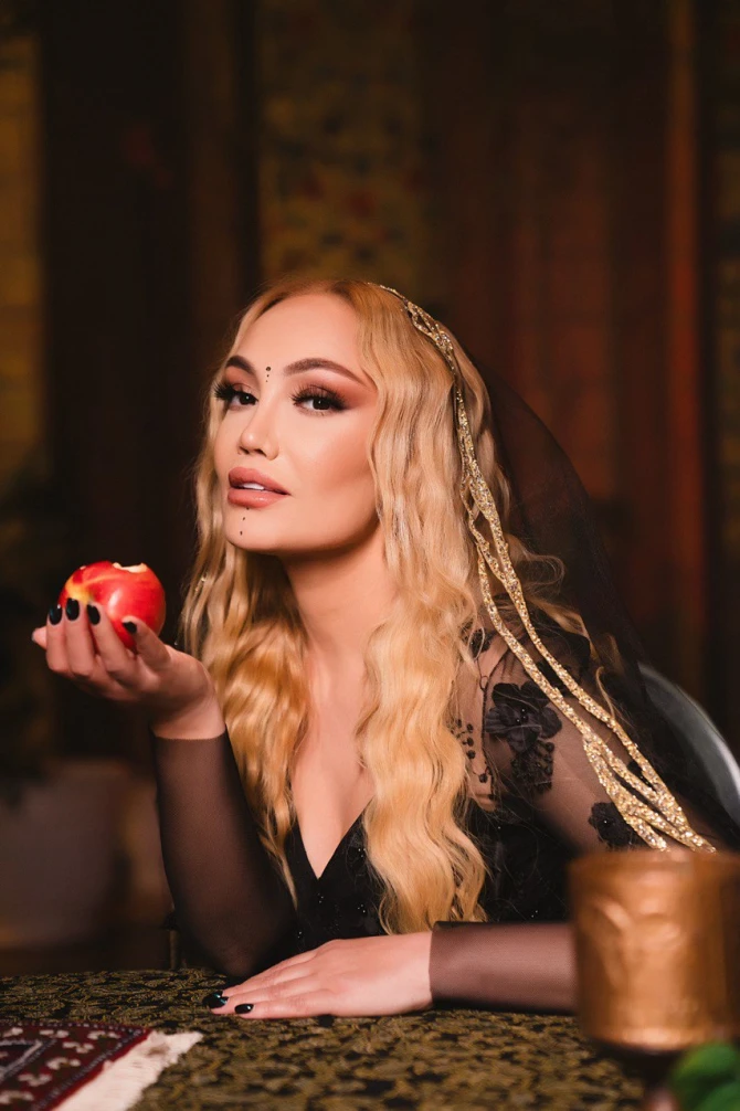 Nura ad günündə özünə “Dünyaya qəribəm”i hədiyyə etdi - FOTO/VİDEO