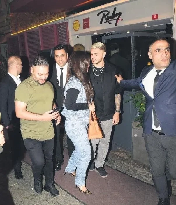 Bu futbolçular gecə klubunda 10 000 dollar hesab ödədilər - FOTO