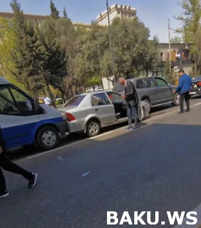 Bakıda mərkəzi yolda zəncirvari qəza - FOTO 
