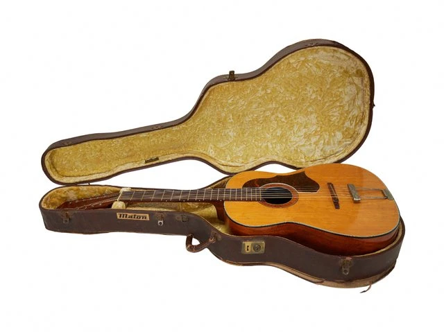 Con Lenonun 50 ildir itən gitarası 800 000 dollara satılacaq - FOTO