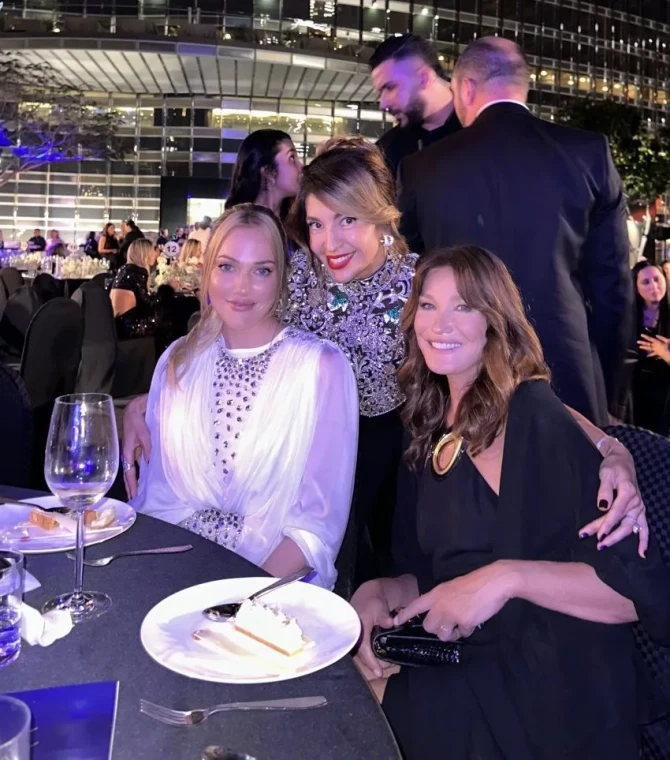 Meryem Uzerli dünyanın tanınmış simaları ilə bir arada - FOTO