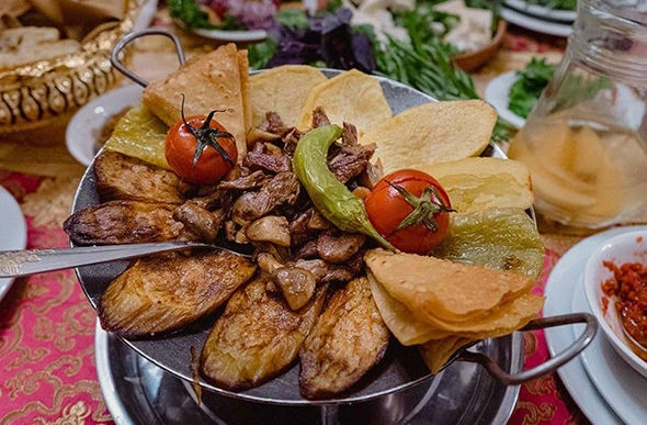 Bakıda ailə ilə şam yeməyi 200 manata başa gəlir: Qiymətlər niyə yüksəkdir? - FOTO