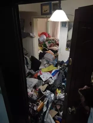 ŞOK HADİSƏ: Evdən 12 ton zibil çıxarıldı - FOTO