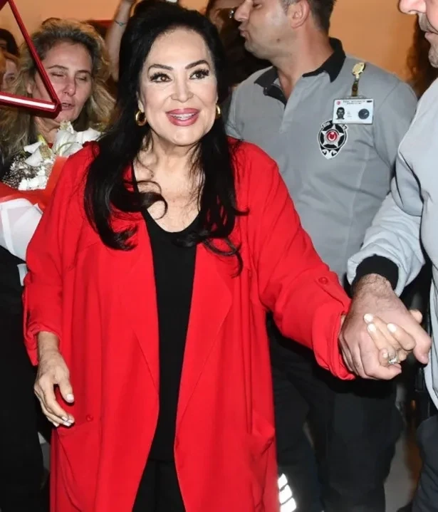 78 yaşlı Türkan Şoraydan üzücü xəbər - FOTO