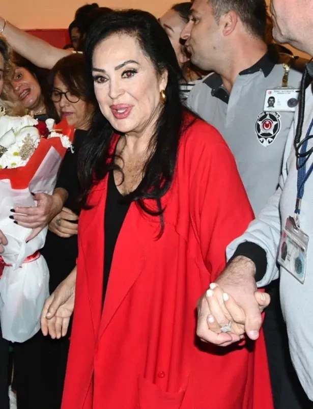 78 yaşlı Türkan Şoraydan üzücü xəbər - FOTO