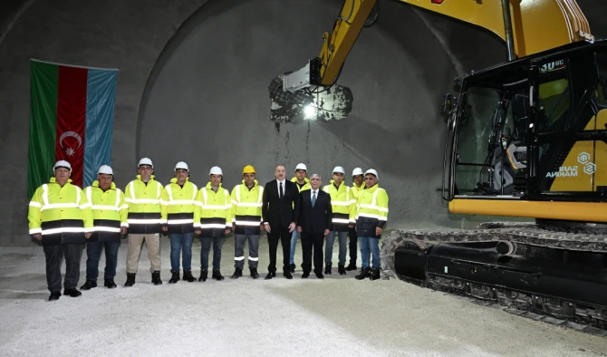 Prezident İlham Əliyev Əhmədbəyli-Füzuli-Şuşa avtomobil yolunda görülən işlərlə tanış olub, birinci tunelin açılışında iştirak edib  YENİLƏNİB