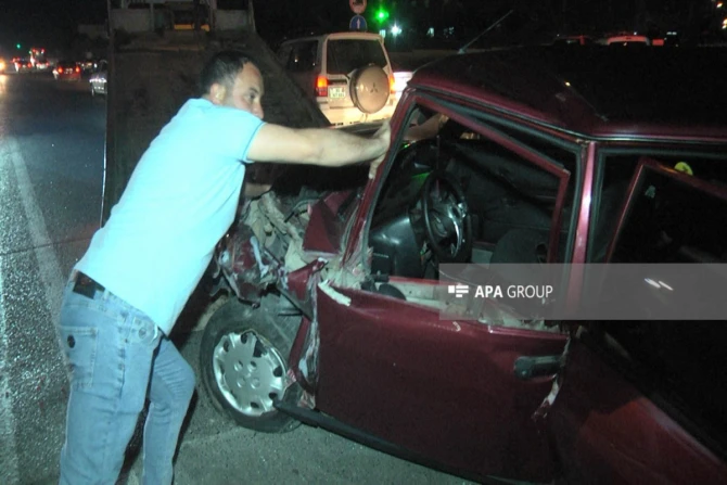 Bakıda zəncirvari ağır yol qəzası baş verib, xəsarət alan var - FOTO