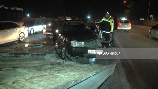 Bakıda zəncirvari ağır yol qəzası baş verib, xəsarət alan var - FOTO