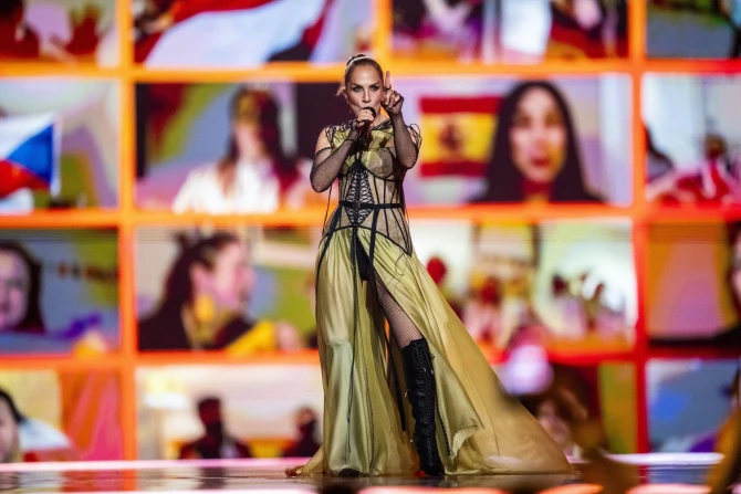 21 il sonra Avroviziya səhnəsinə çıxan Sertab Erener Bakıya gələcək - FOTO