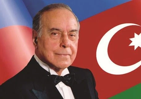 Zəfər yoluna işıq salan mayak - FOTO