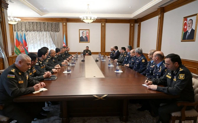 Müdafiə naziri toplantı keçirdi: General-leytenant ehtiyata buraxıldı - FOTO