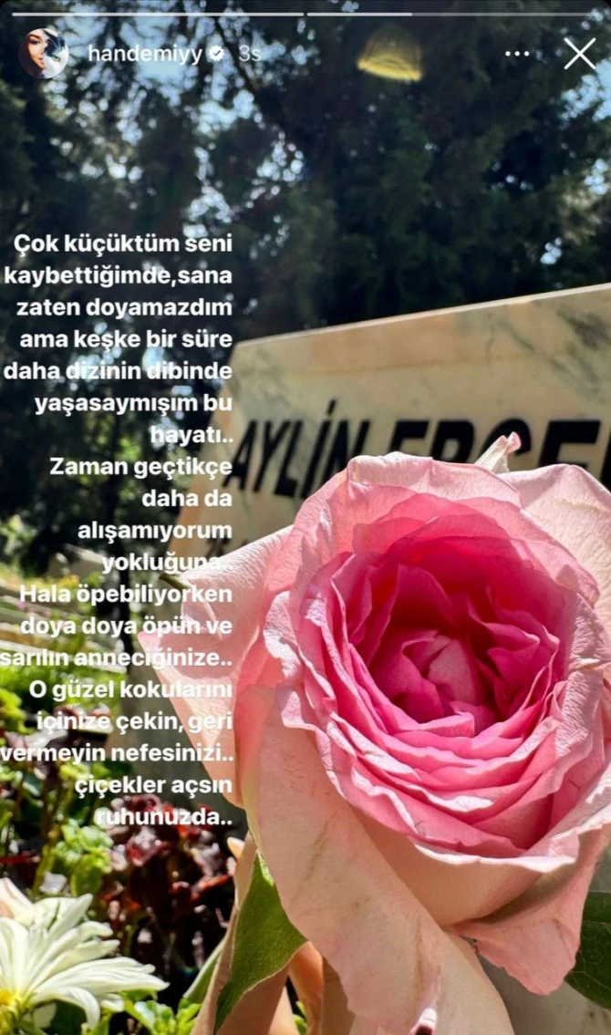 Handedən vəfat edən anası ilə bağlı DUYĞUSAL PAYLAŞIM - FOTO
