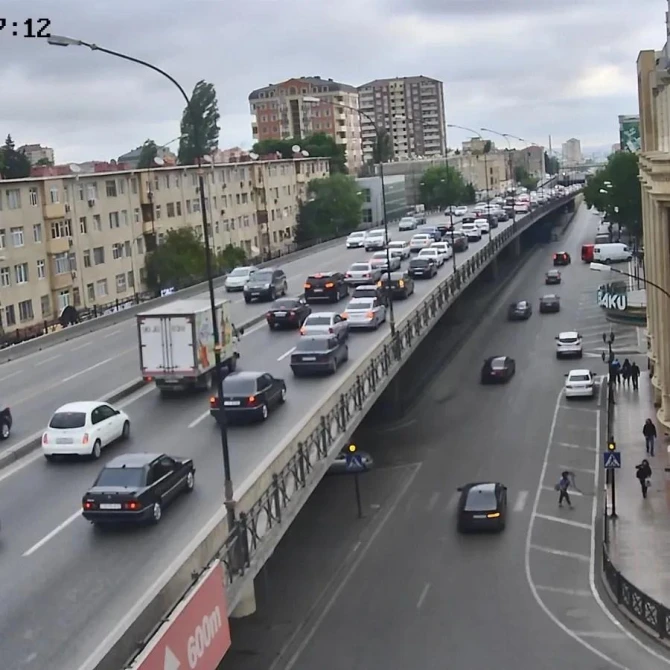 Bakının bu yollarında tıxac yaranıb - SİYAHI