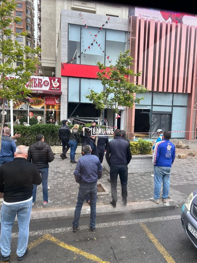 Bakıda mağazaya girən maşın aşdı - FOTO/VIDEO