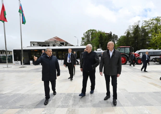 Aleksandr Lukaşenko Şuşaya traktor bağışlayıb - FOTO