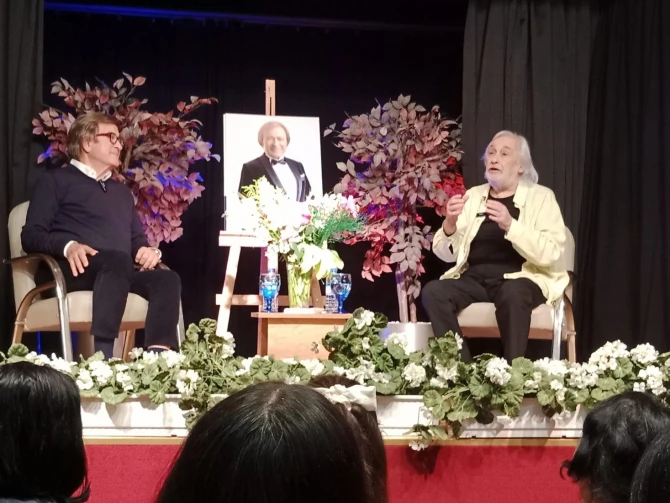 Ajda Pekkan ilk dəfə səhnəyə çıxanda ona pomidor atıblar? - AÇIQLAMA - FOTO