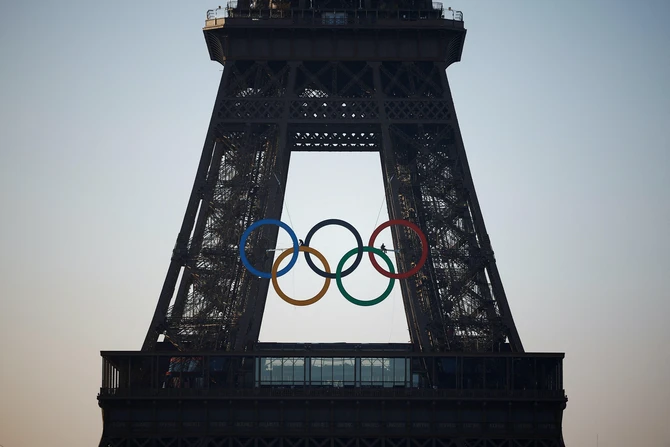 Eyfel qülləsinə olimpiya halqaları quraşdırıldı - FOTO