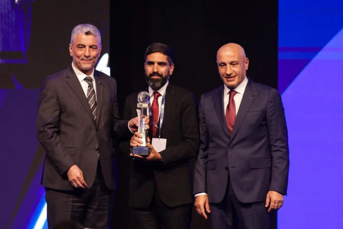Ərdoğan “STAR” NEZ-in ixracat çempionu mükafatını Rövşən Nəcəfə təqdim edib - FOTO