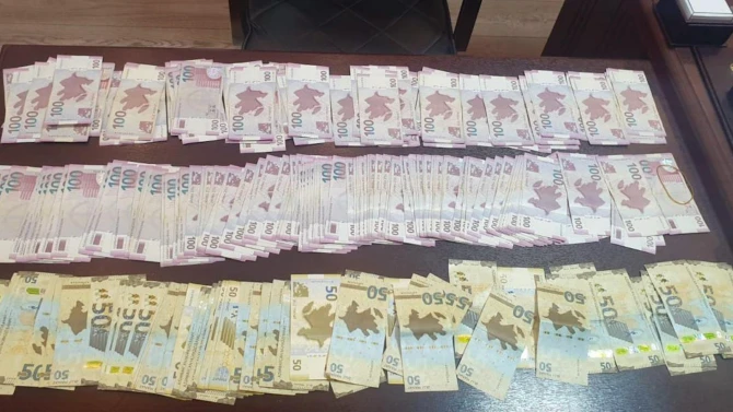 Qara maskalılar hücum edib 60 minini aldılar - Həbsxanadan gələn SİFARİŞ - VİDEO Qara maskalılar hücum edib 60 minini aldılar - Həbsxanadan gələn SİFARİŞ - VİDEO
