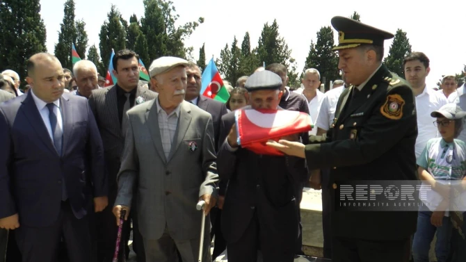 Şəhid atası: Övladımın qəbri bərpa edilib, uyuduğu yer bizə məlum olub - FOTO Şəhid atası: Övladımın qəbri bərpa edilib, uyuduğu yer bizə məlum olub - FOTO