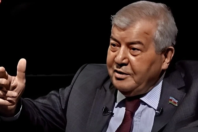 Nazir Milli Məclisin iclasında deputatı pərt etdi - FOTO