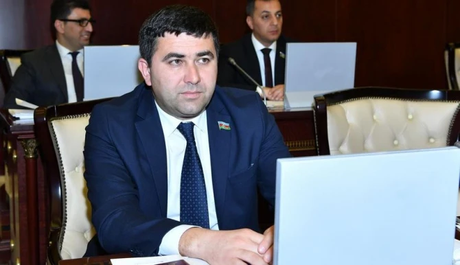 Azərbaycanda hansı deputatlar ictimai nəqliyyatdan istifadə edirlər? - SORĞU Azərbaycanda hansı deputatlar ictimai nəqliyyatdan istifadə edirlər? - SORĞU