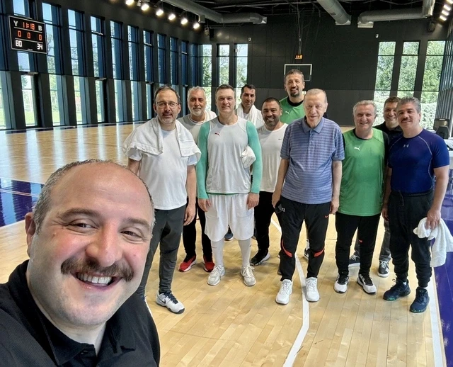 Ərdoğan nazir və deputatlarla basketbol oynadı - FOTO