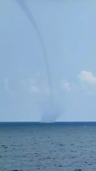 İstanbul sahillərində yaranan tornado ANBAAN GÖRÜNTÜLƏNİB - FOTO