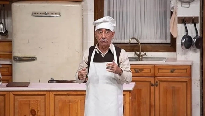 Şener Şenin tamaşasında tamaşaçılara butulka atdılar - FOTO