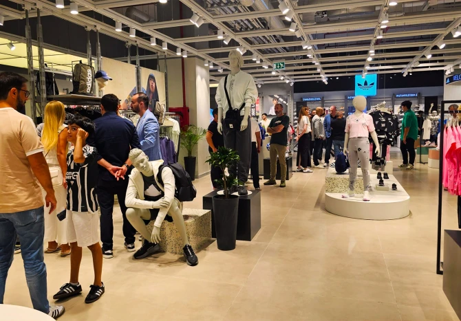 Bakıda Qafqazın ən böyük adidas mağazası açıldı! - FOTO