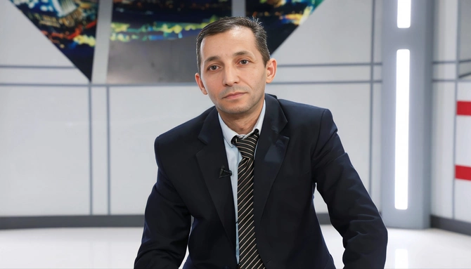 16 yaşa qədər sosial şəbəkə qadağası: Ekspert və valideynlər nə düşünür?