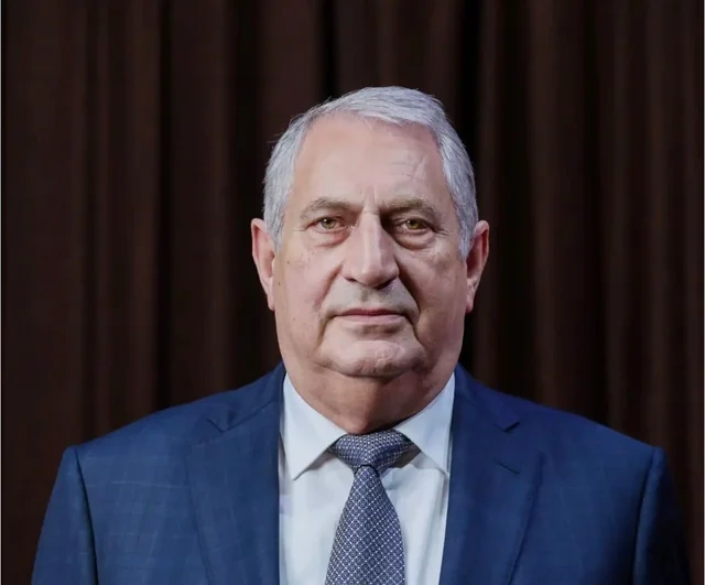 Məşhur kollecin direktoru aliment qalmaqalı ilə bağlı: 