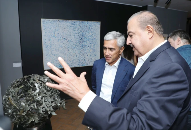 Leyla Əliyeva Bakıda Bəhreyn rəssamlarının əsərlərindən ibarət sərgidə iştirak edib