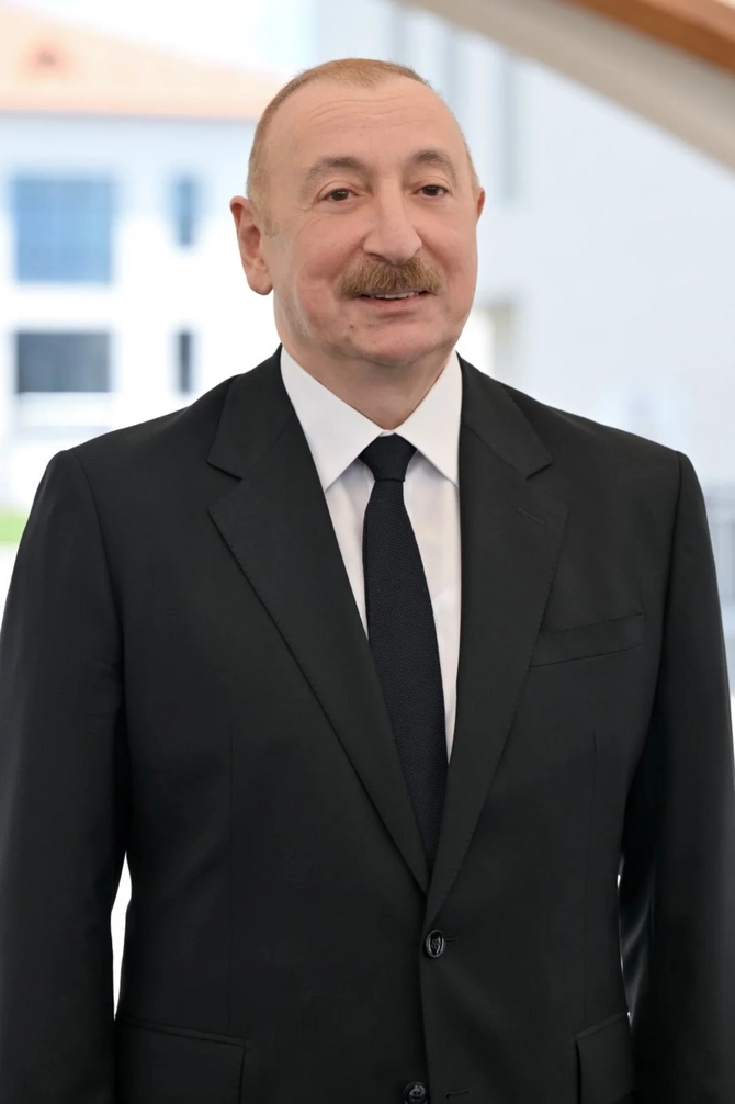 Prezident və birinci xanım Cəbrayıl rayonunun Şükürbəyli kəndinə köçən sakinlərlə görüşüblər