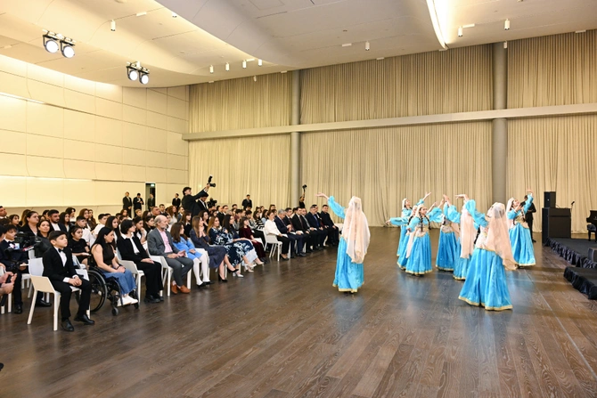 Heydər Əliyev Fondunun dəstəyi ilə alınan musiqi alətlərinin təqdimatı olub Heydər Əliyev Fondunun dəstəyi ilə alınan musiqi alətlərinin təqdimatı olub