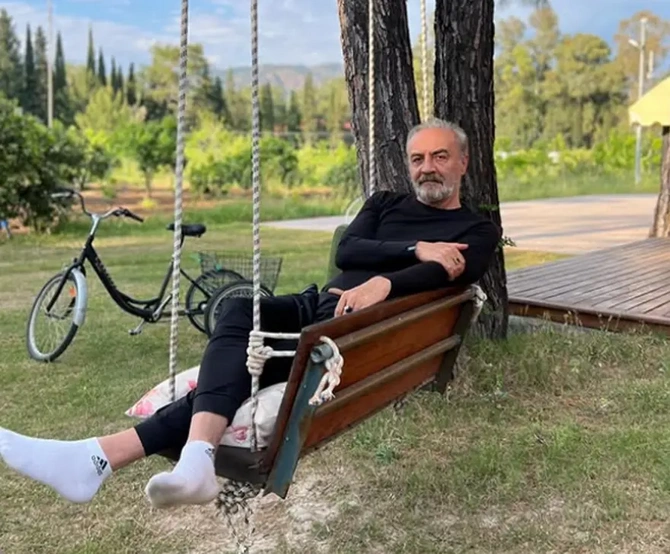 Kəndə köçüb, banka bağlayıb, toyuq saxlayan MƏŞHURLAR - SİYAHI