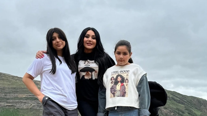 Şou-biznesin xoşbəxt ailə həyatı olan məşhurları - SİYAHI