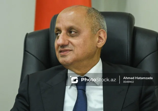 Hüquqşünaslarla bağlı HAÇALANAN MÖVQELƏR - Formal bolluq, real çatışmazlıq