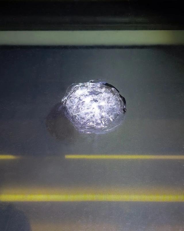 В переполненный пассажирами поезд Баку-Сумгайыт бросили камень В переполненный пассажирами поезд Баку-Сумгайыт бросили камень