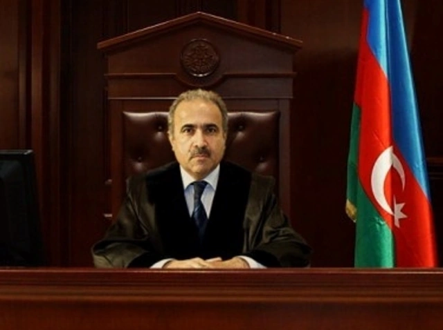 İki hakim vəkil oldu İki hakim vəkil oldu