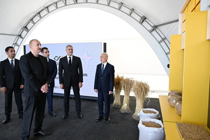 İlham Əliyev İmişlidə "Promalt" MMC-nin arpa emalı müəssisəsinin açılışını edib İlham Əliyev İmişlidə "Promalt" MMC-nin arpa emalı müəssisəsinin açılışını edib